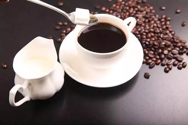 Alternatywy wobec kawy, które pozwolą Tobie przetrwać poniedziałek