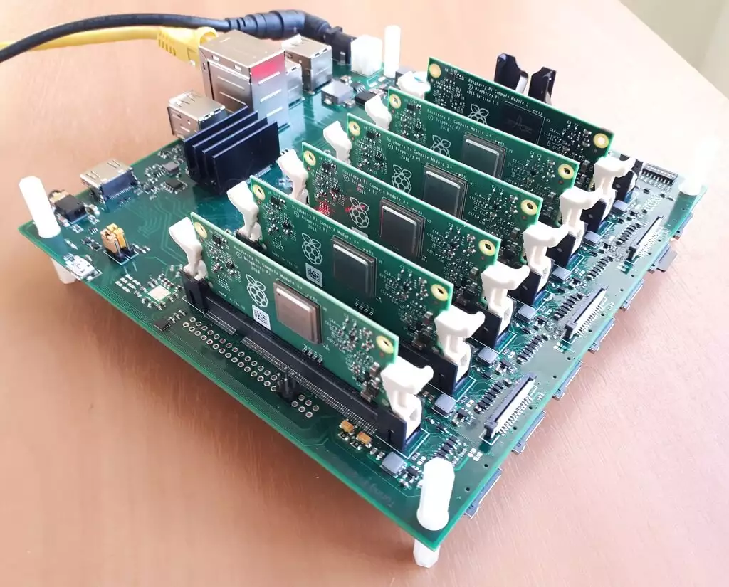 Turing Pi: klaster Kubernetes z Raspberry Pi, który zmieści się na każdym biurku